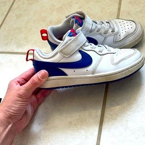 Boys Nike low borough basketball shoes